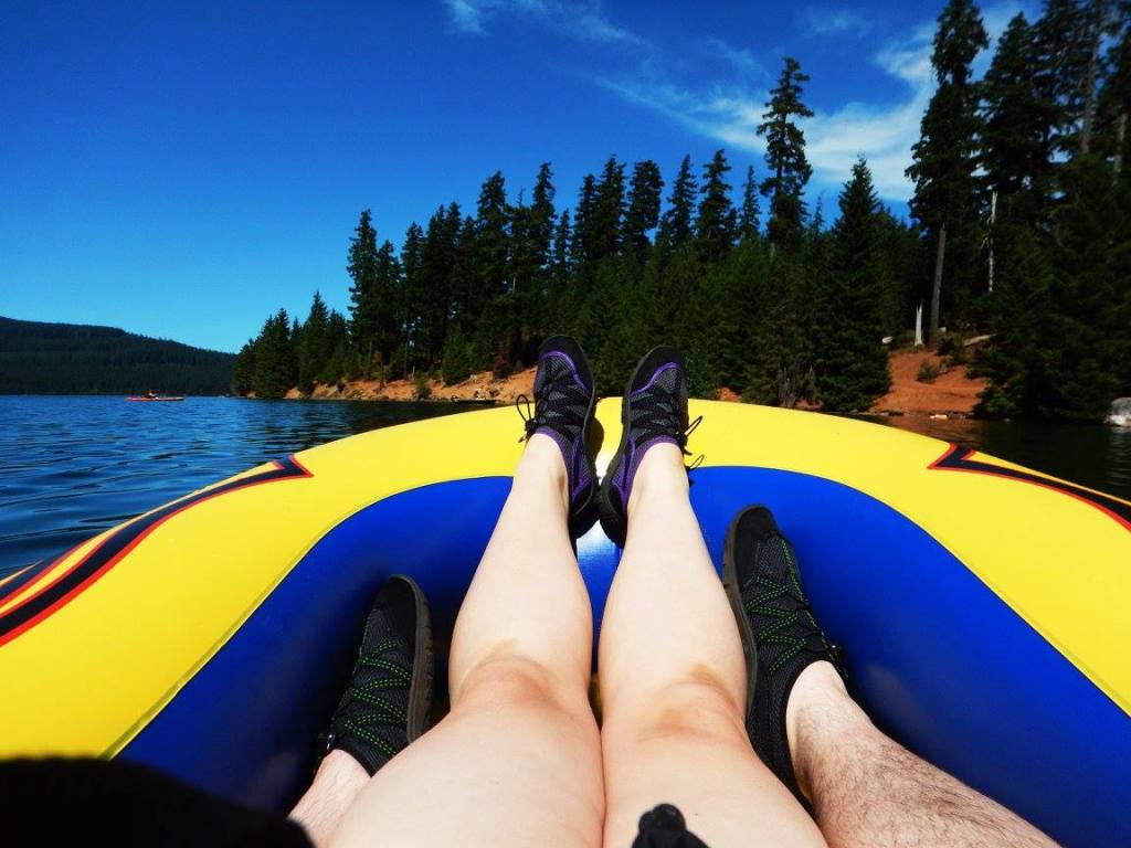 2017-Monstrr-Photography-boat-leg-fun